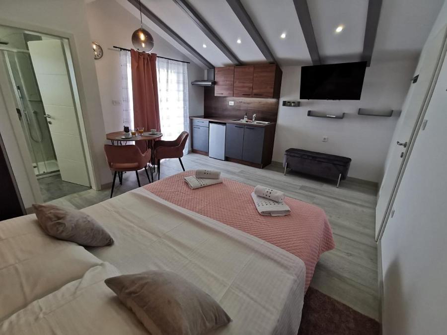 Апартаменты New Nikolina 4 Star Мали-Лошинь Экстерьер фото
